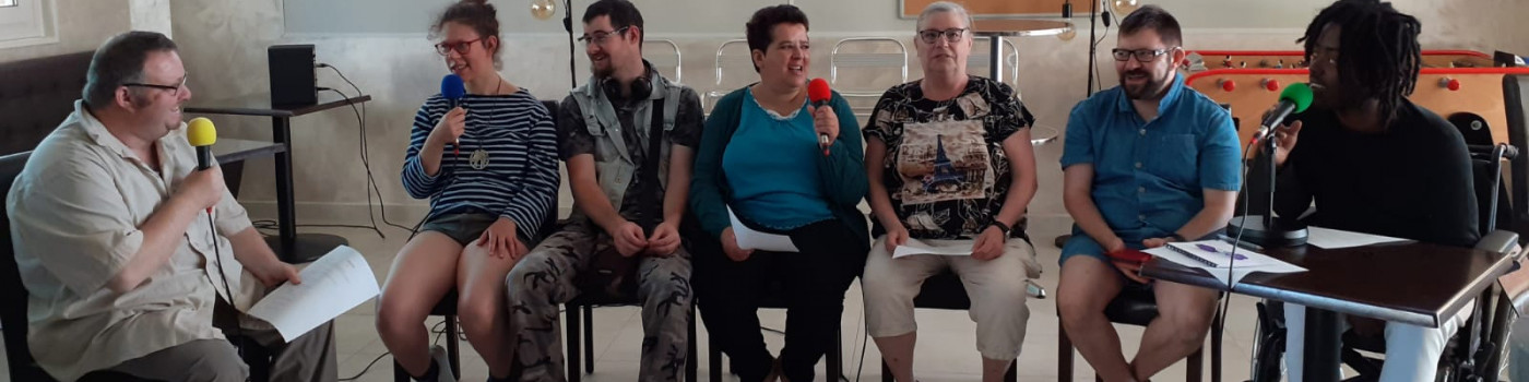 Les empêchés prennent le micro : atelier radio dans un établissement d'accompagnement au travail de personnes handicapées et en centre psychiatrique à Jouy-le-Moutier